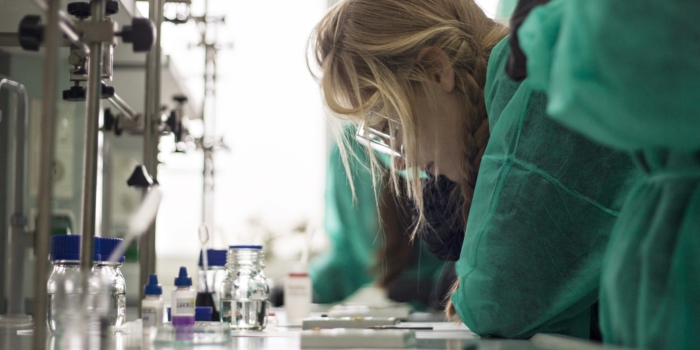 Co w zawodach chemicznych “piszczy”? – czyli zajęcia laboratoryjne dla gimnazjalistów